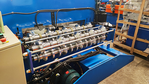 Machine de formage de rouleau de sertissage automatique (Deux directions horizontales et verticales)