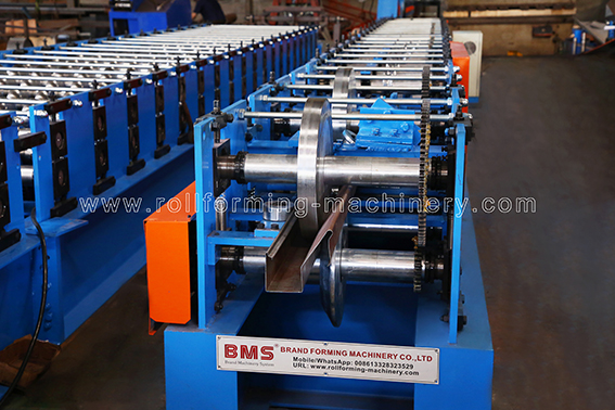 Volaille en métal Alimentation à la machine à rouleau de la machine de formage YX154-86