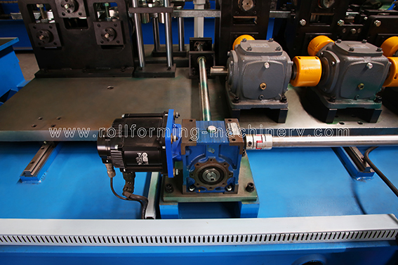 Mécanisme de changement de taille, entraîné par un servomoteur