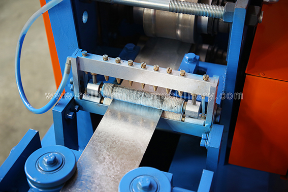 Dispositif de guidage d'alimentation