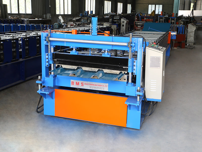 Machine de formation de rouleau de toit 1