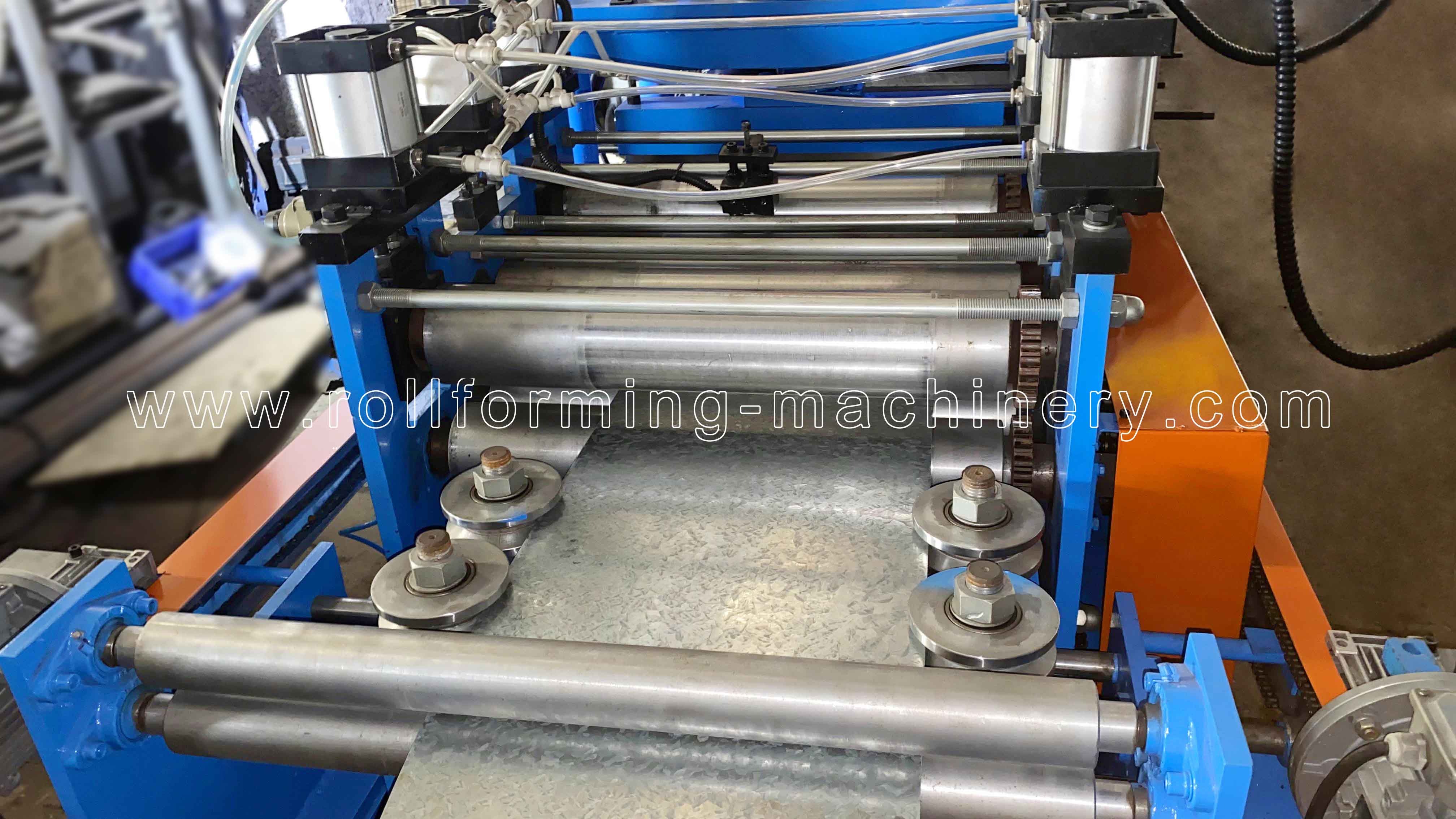 Dispositif de mise &agrave; niveau